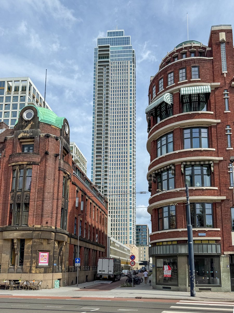 Zalmhaventoren #Rotterdam
Hoogste prefab gebouw van NL, #prefab stapelen kon niet zo hoog volgens constructeurs. 
Het bewijs is geleverd.