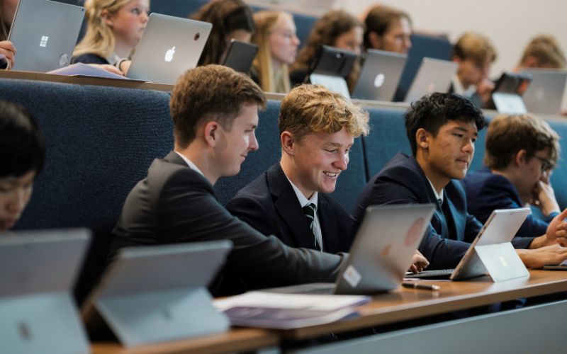 ISParent's tweet image. This independent co-educational day and boarding school is based in Derbyshire, and has a campus spanning 50-acres. With famous alumni including Roald Dahl and Jeremy Clarkson – here’s all you need to know about Repton school. buff.ly/gdMN9FW