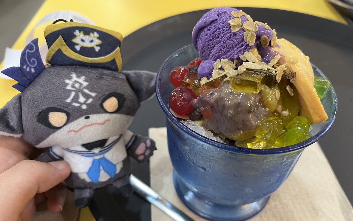 hamhamfest's tweet photo. でびさまと海外旅行いってきました
ウベのアイスおいしかったですね、でびさま
 #でびぬい撮り
#でびでびでび���さま https://t.co/s4yhySoDbV