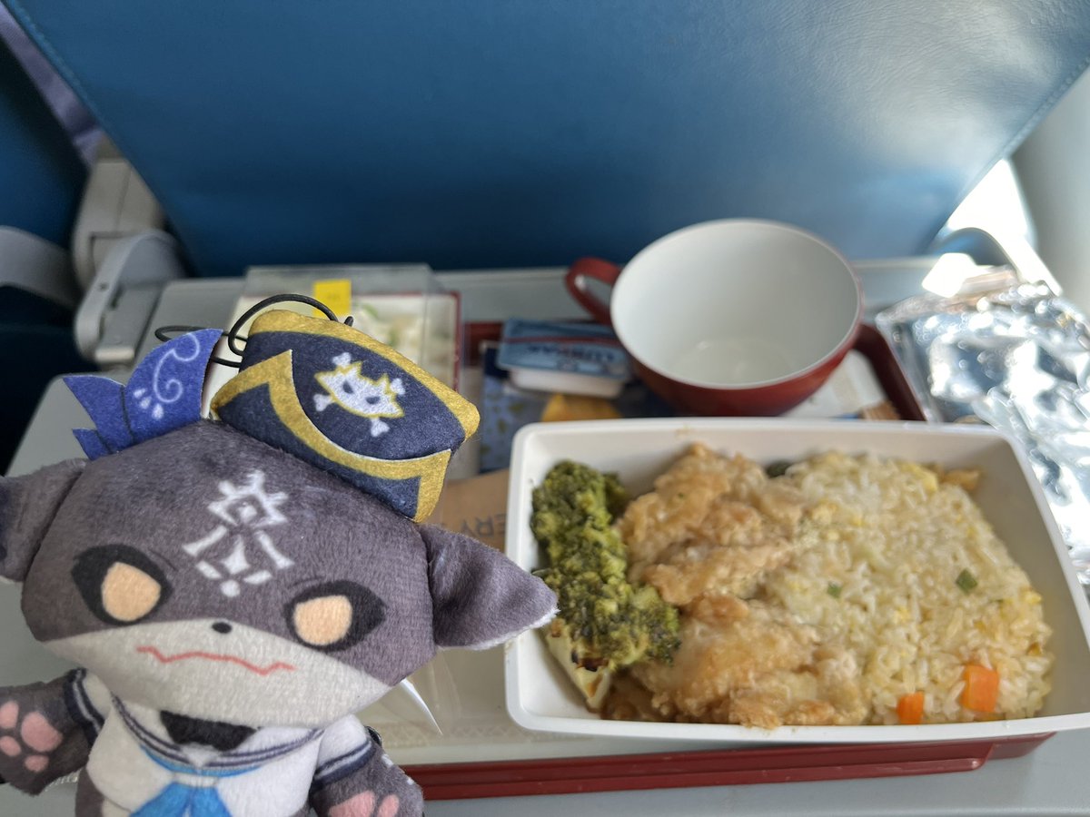 hamhamfest's tweet photo. でびさまと海外旅行いってきました
ウベのアイスおいしかったですね、でびさま
 #でびぬい撮り
#でびでびでび���さま https://t.co/s4yhySoDbV