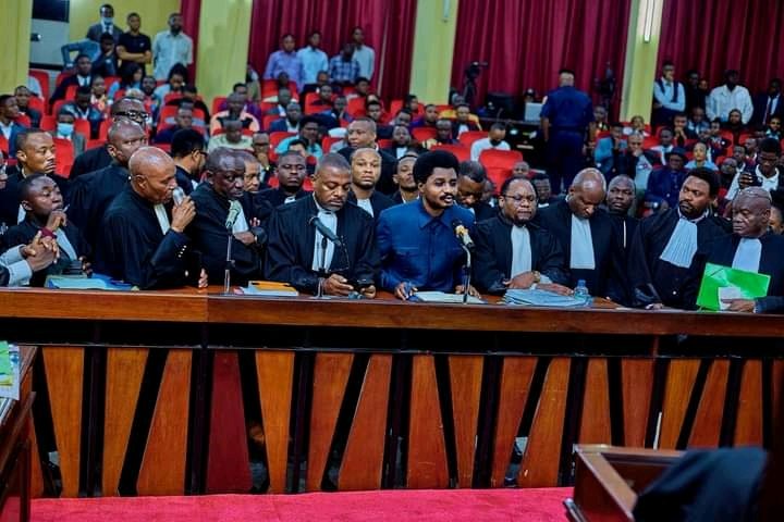 L’audience de l’ex-ministre de la Justice, <a href="/ConstantMutamba/">Constant Mutamba</a>, prévue ce mercredi, a finalement été reportée à lundi prochain.
Pour l’instant, les raisons de ce report n’ont pas encore été précisées par les autorités judiciaires.
<a href="/JustinParadoxe/">Justin paradoxe Officiel</a>  
<a href="/PascalMuamba4/">Pascal Lincoln MUAMBA 🇨🇩</a> 
<a href="/GastonObanga/">Predicateur de la rue</a>