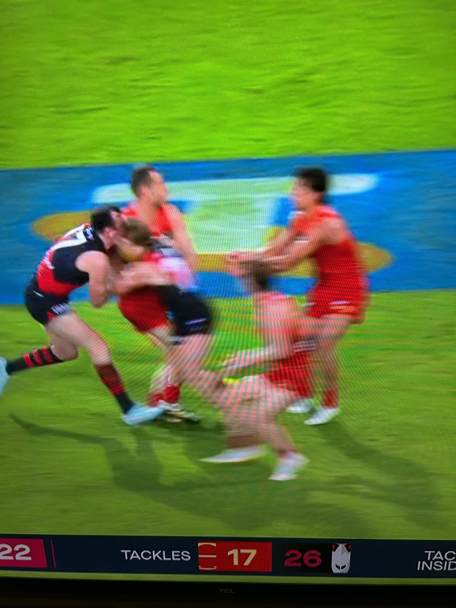 Another cowardly push-in-back this time by #Suns Davies causes acceleration and bad concussion to Goldstein. Should be suspended just as if bumped Goldy. #footy #concussion
