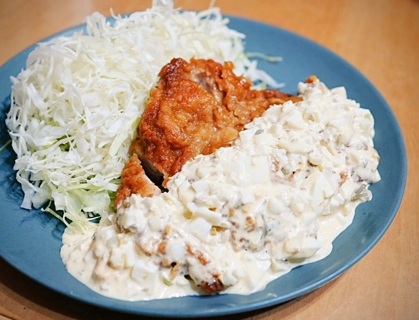 今夜はチキン南蛮だ。
軽くて美味しかったんだけど、作るのが結構大変だったので、次回からは甘酢とタルタルを添えた唐揚げにする。