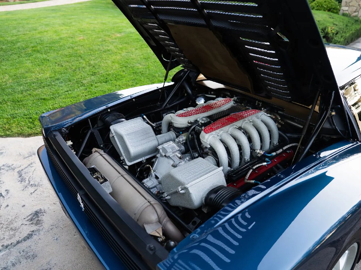 UltimativCars's tweet photo. #Monterey2025
408 units of the #Ferrari #512TR (1991-94; 2,264 u.) got North American-specs: SIX (global: 28 u.) were factory-painted in #BluSera #Metallizzato & of that ½ dozen, only TWO were combined w/ #Crema #leather-interior.
Est. at $350-400k, it was sold at $775k (+88%). https://t.co/NQ07z4XB53
