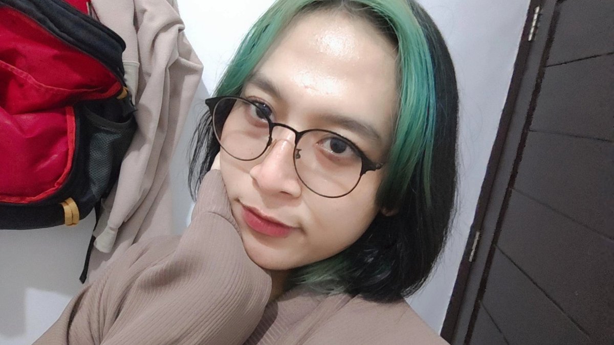 Aku Kedinginan 🥶
#femboy #crossdresser #ladyboy #shemale #transgender #transgirl #tgirl #ts #tg