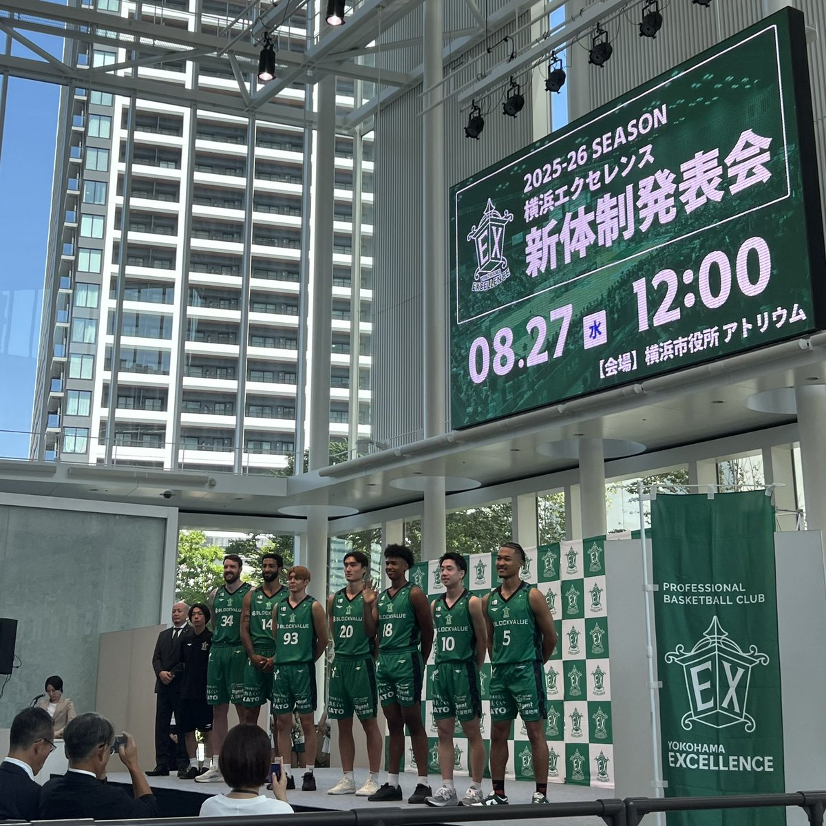 横浜エクセレンスさんの新体制発表会へ、スタッフ達とお邪魔しました。
今シーズンもブースターの皆様と一緒に、バルーンやお花を使って応援を楽しめるように、色々企画を考えています🎈

開幕が楽しみですね🏀