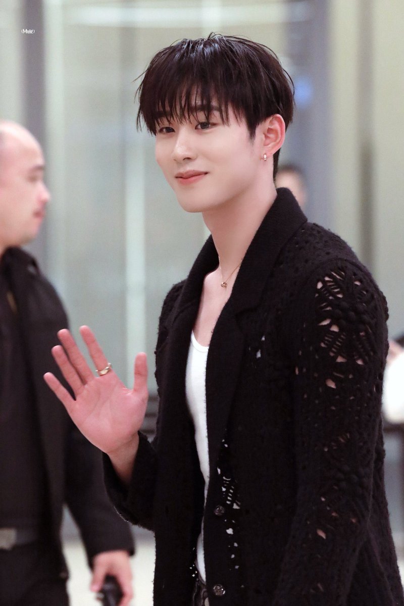 คือไม่รุ้จะหวีดอะไรเลยตอนนี้ 
ทั้งเพลงใหม่ไลแคน ทั้งหน้าม้าน้องลูกเอส! 🫠

ดีไปหมด‼️👏😭 
ถูกต้องทั้งหมด✅

EST SUPHA X CHANEL
#BleuLExclusif #BleuDeCHANEL 
#CHANELFragrance 

FOREGROUND LYKN X PAHN
#หน้าเบลอหลังชัด_LYKNmv