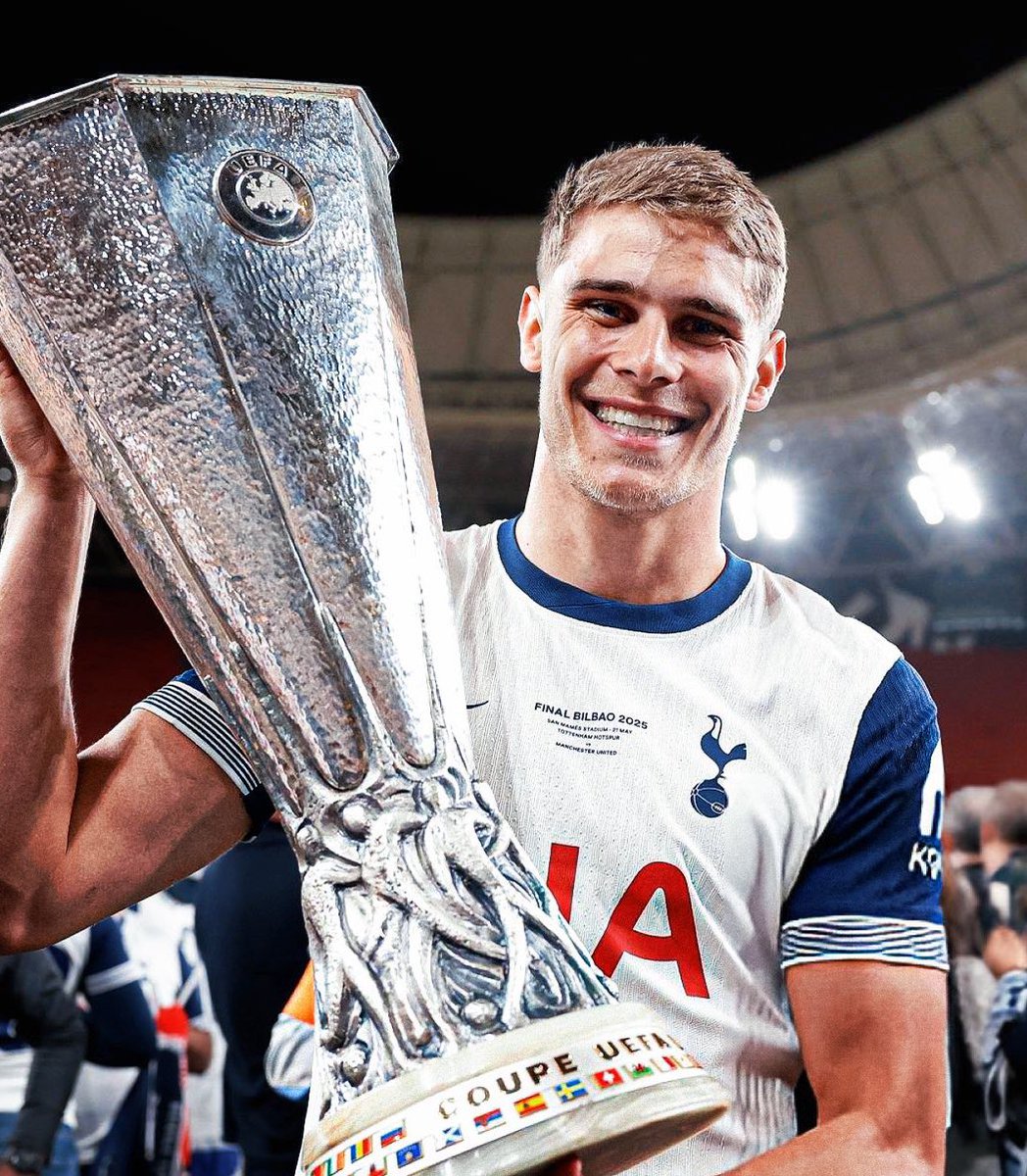 طلعت اخبار انه ممكن نتعاقد مع كوناتي في الصيف القادم وهو اقرب اسم وامس طلعت اخبار عن اوباميكانو

عن نفسي؟ هذا حلمي، كوناتي واوباميكانو عندهم مشاكل كثيره وفيه خيارات افضل

وافضل خيار هو فان دي فين وهو الشريك المناسب مع هويسين

افعلها يابيريز