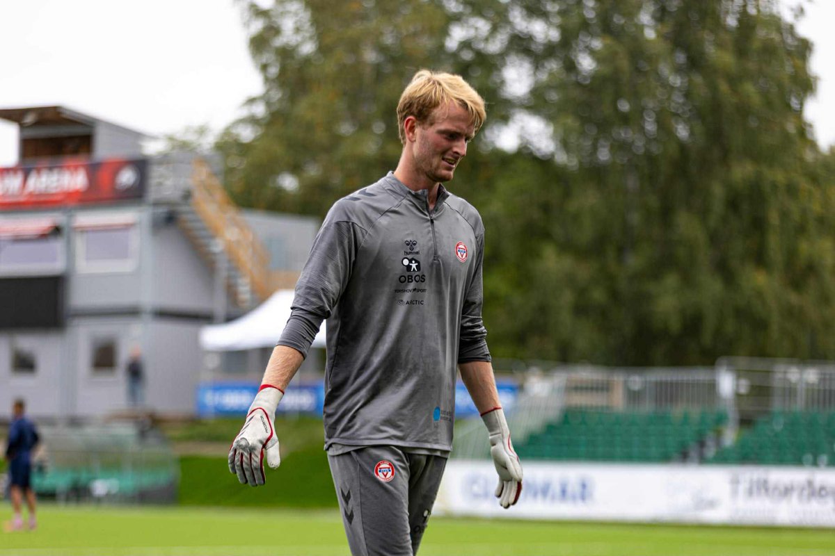 OppsalFotball's tweet image. Vår sisteskanse, Sebastian, har i dag trent med @KFUMOslo 🔹♦️⚪️

Vi takker for muligheten og for at han får muligheten igjen allerede senere i uken. Han hadde en fin økt, på et nytt nivå, med gode referanser. 

Deilig å ha et topplag i umiddelbar nærhet, som kan gi oss dette⚽️