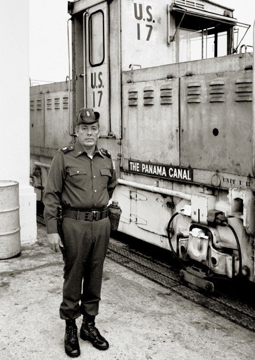 Omar Torrijos durante una visita a las esclusas de Miraflores en 1977.