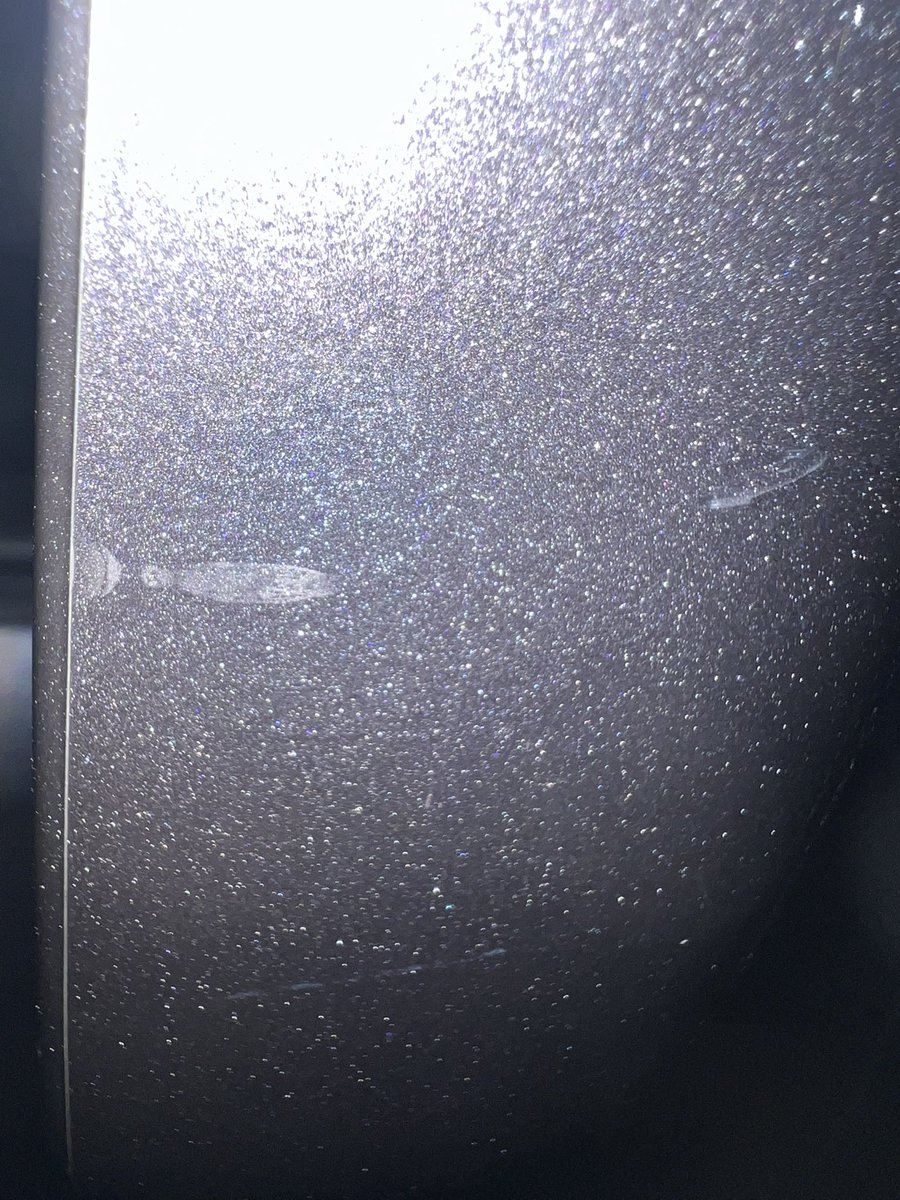 昨日の当て逃げの件で、所轄に渡していたSDカードを取りに行って来ました‼️
細かい話は捜査中で話してもらえませんでしたが、昨日の今日なので宜しくお願いして来ました‼️
ちなみにキズはこれ‼️
そのくらいの小さいキズでと言うなよ‼️🤣
車のキズは直っても心のキズは治らんのじゃ‼️😭
ナイーブなの‼️