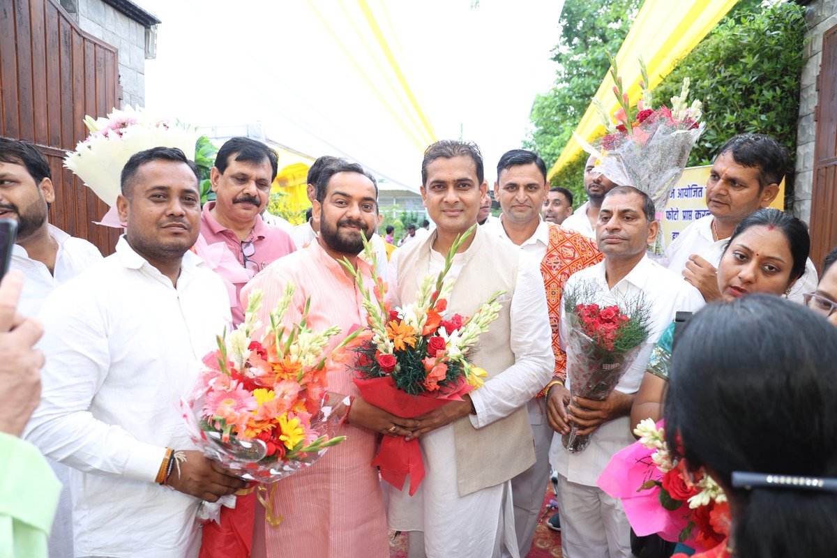 Naveen Tiwari (मोदी का परिवार) 🇮🇳 (@naveentiwari_90) on Twitter photo आज आदरणीय जिला अध्यक्ष श्री <a href="/iabhishek4bjp/">Abhishek Sharma</a> जी के आवास पर उनके जन्मदिन के सुअवसर पर माननीय मंडल अध्यक्ष श्री <a href="/iMukeshBJP/">Mukesh Chauhan BJP ( मोदी का परिवार )</a> एवं सभी साथियों के साथ पहुंचकर शुभकामनाएं एवं बधाइयां दीं।
<a href="/highlight/">highlight</a> आज आदरणीय जिला अध्यक्ष श्री <a href="/iabhishek4bjp/">Abhishek Sharma</a> जी के आवास पर उनके जन्मदिन के सुअवसर पर माननीय मंडल अध्यक्ष श्री <a href="/iMukeshBJP/">Mukesh Chauhan BJP ( मोदी का परिवार )</a> एवं सभी साथियों के साथ पहुंचकर शुभकामनाएं एवं बधाइयां दीं।
<a href="/highlight/">highlight</a>