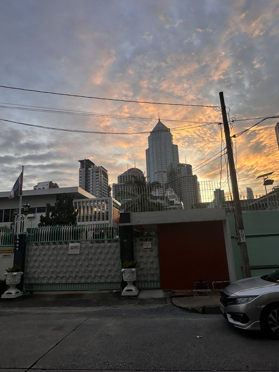 soi6cufc's tweet image. Evening Pint In Bangkok
