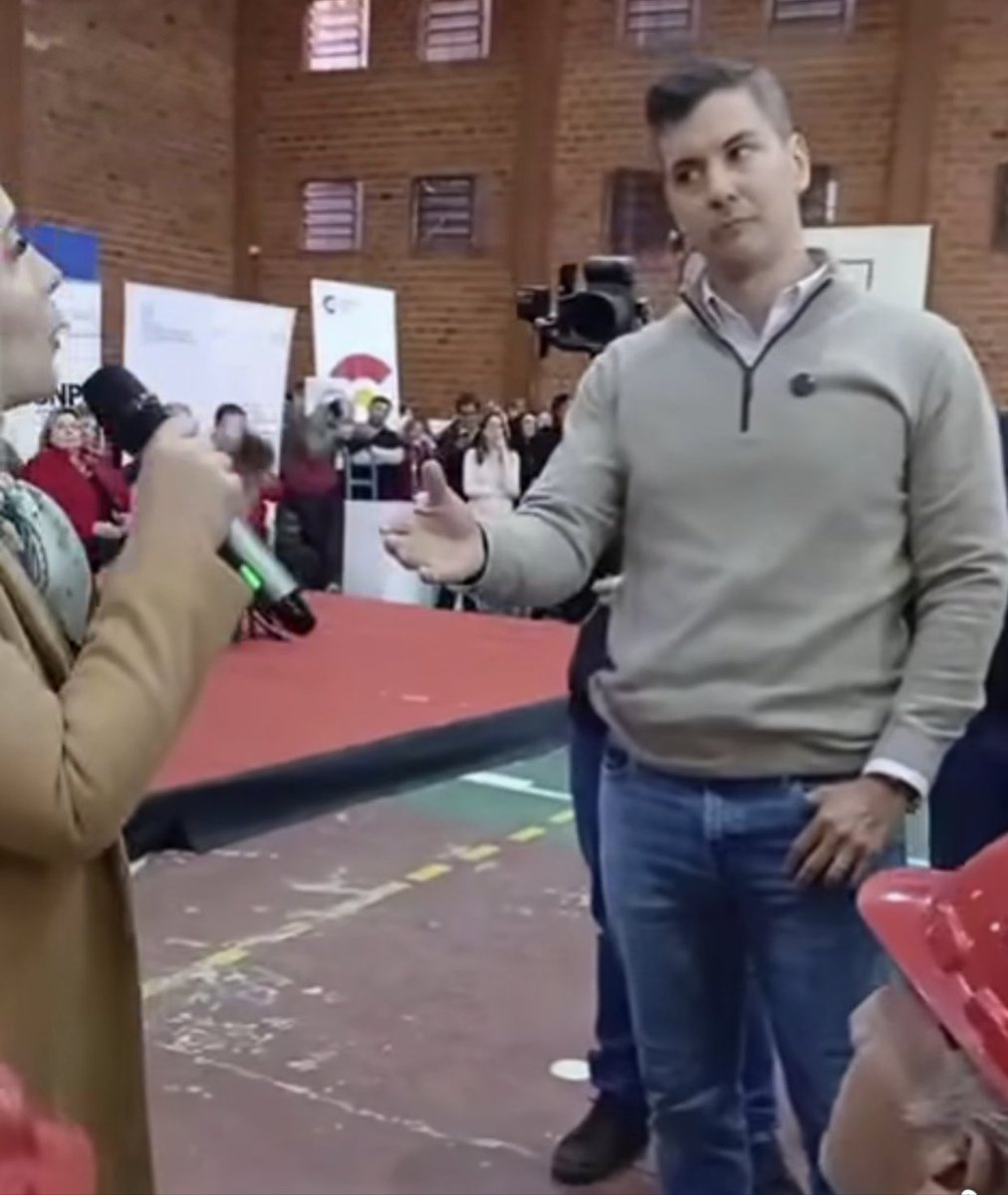 - Amor, voy a ir al Rally con unos amigos.