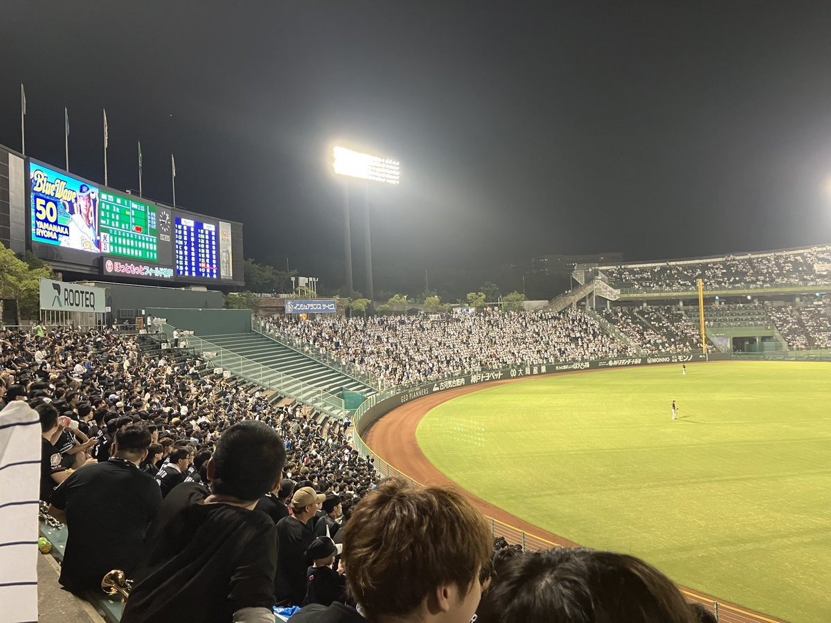 高部が藤原と交錯して、オリックスファンの前でしばらくうずくまってたら、ライトのオリックスファンから｢頑張れ頑張れ高部！｣とのコール。
ライトのオリックスファンの皆様ありがとうございます🙇‍♂️
 #Bs2025