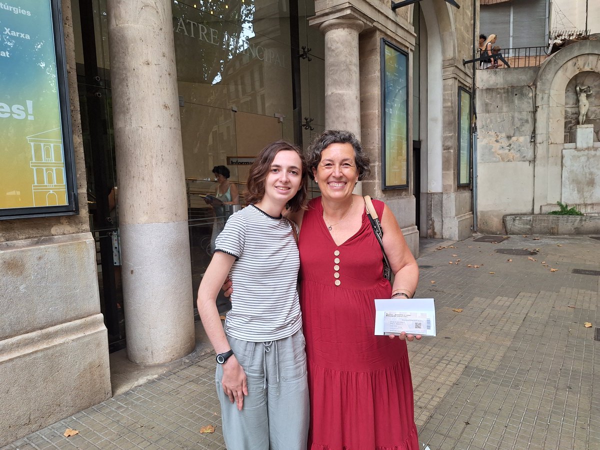 teatreprincipal's tweet photo. Hola! 👋 Hem tornam a #obrir #taquilla després de les vacances, i ja hem rebut els primers #espectadors. Encantats de tornar-vos a veure!
🎟️ Durant aquesta setmana només tenim a la venda els abonaments, tant a la web com a taquilla.
🎟️ A partir de dilluns 1 posem a la venda les #entrades a la web, i a partir del dimecres 3 a taquilla.
Triau ja les vostres preferències! ➡️ https://t.co/vAFY2aLBOi