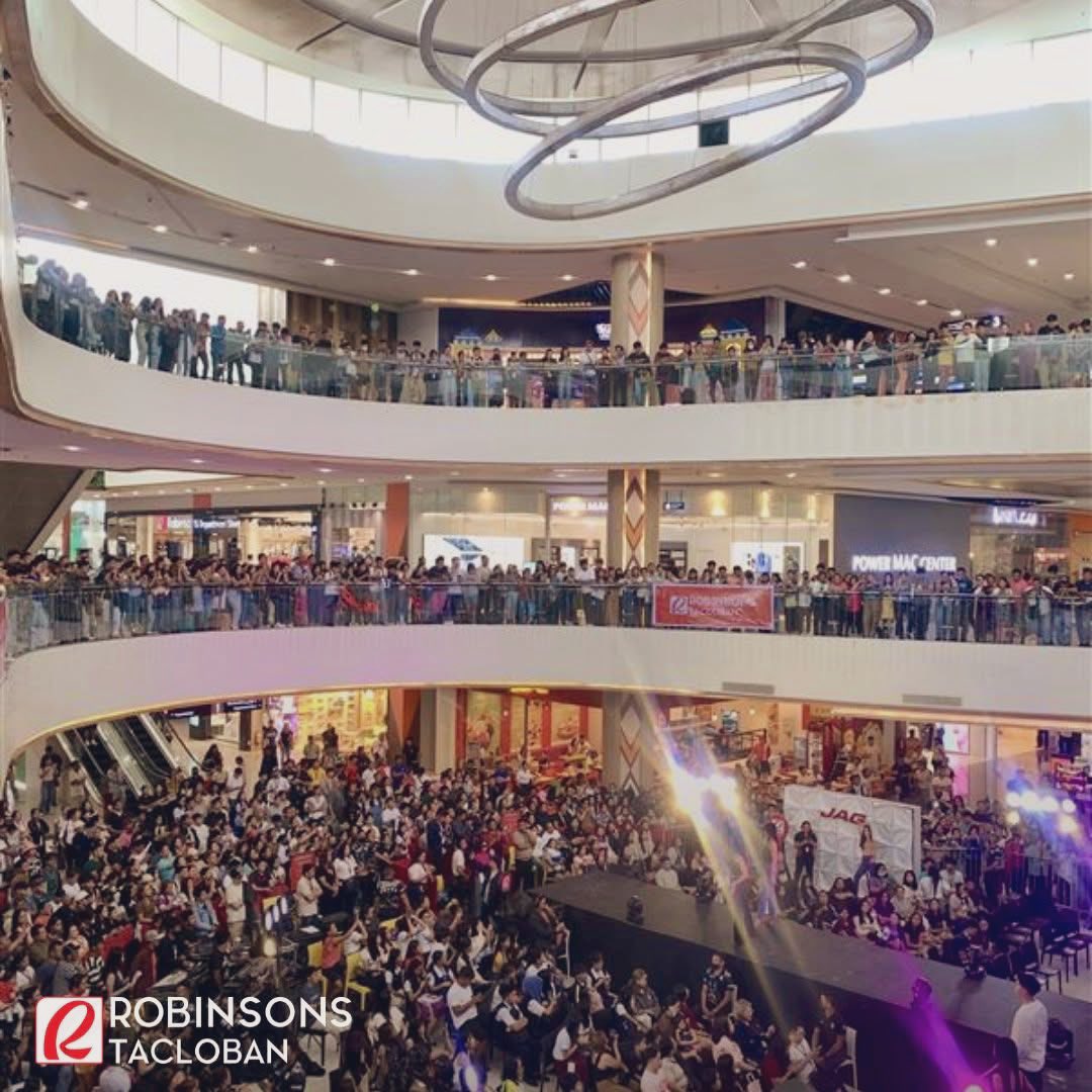 miclarita_'s tweet photo. Shuvee’s first ever SOLO mall show was a huge success! thanks to all shuveedaps who showed up, lovelots

JAG X SHUVEE IN TACLOBAN https://t.co/U8ku35KY87