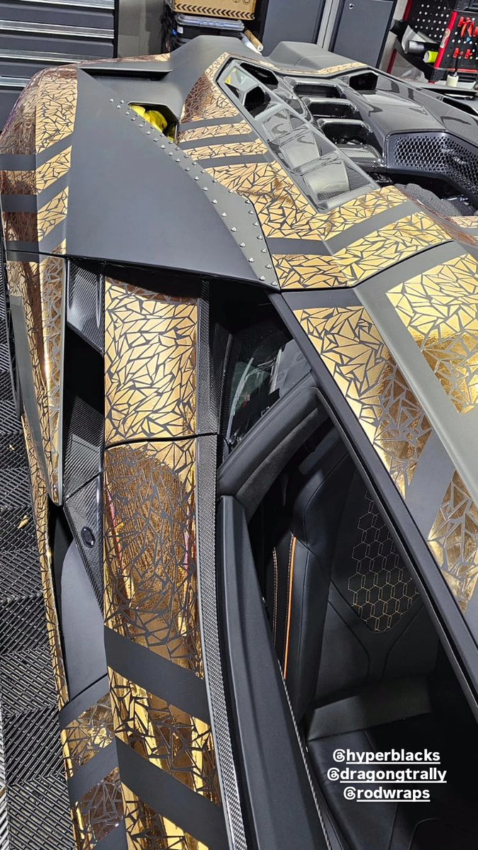 BLKTAPEPROJECT's tweet image. Gold tape on a million dollar lambo