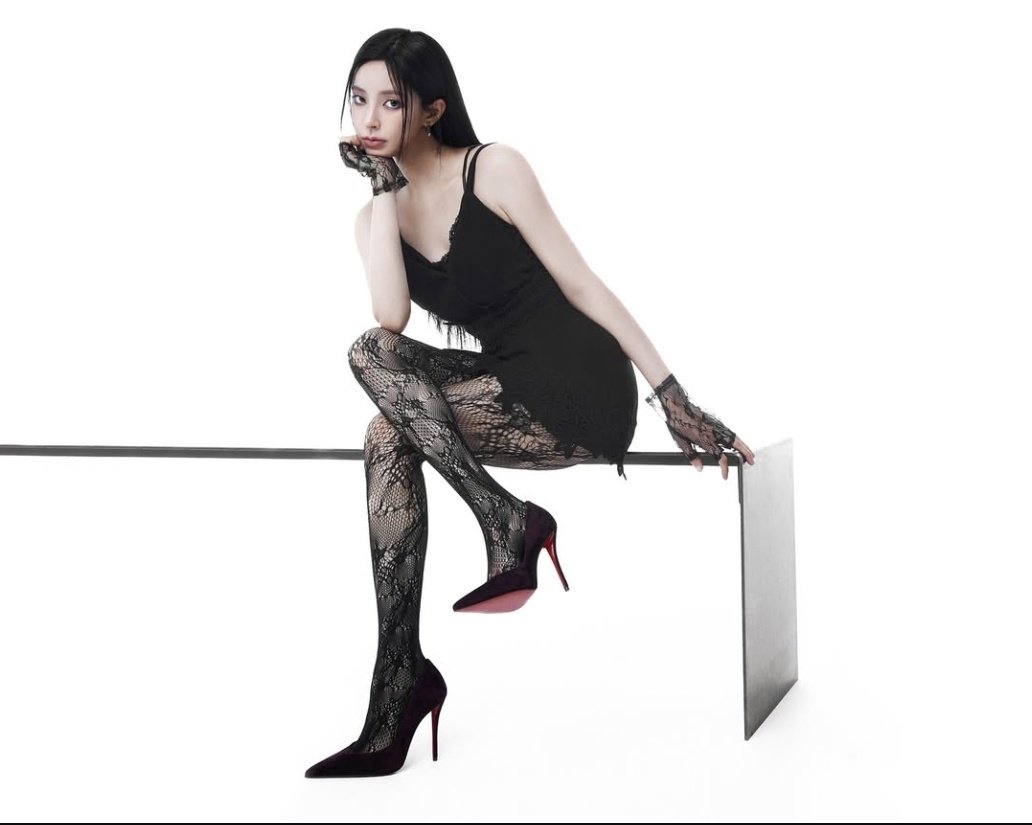 the9596_'s tweet image. 250827 xinsooo instagram  update!🐈‍⬛✨

#SHINSUHYUN #신수현