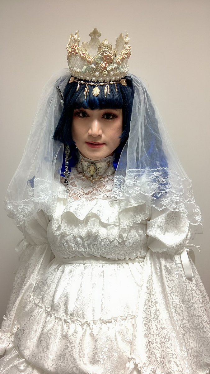 mine_chihiro's tweet photo. 純白ロリィタに王冠合わせてみました👑
ドレスは @atelier_pierrot さん、王冠とチョーカーとおでこのラリエットは ＠dJD5CsIj68YCleW アトリエベアトリーチェさんで、夏の限定販売で揃えられて感謝します✨ https://t.co/g6iGasHyRd