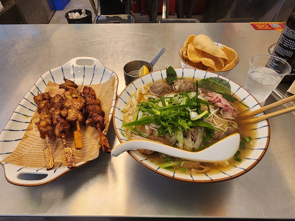 Mr Thompson tweet media