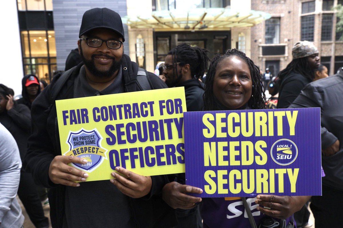 SEIULocal1's tweet photo. We’re heading back to the bargaining table today TO DEMAND A FAIR CONTRACT!
Officers serve as the first line of defense in keeping premier sites across the city safe and secure — yet, they have low wages and little benefits to protect themselves. #SecurityNeedsSecurity https://t.co/y5TEqFlxFH