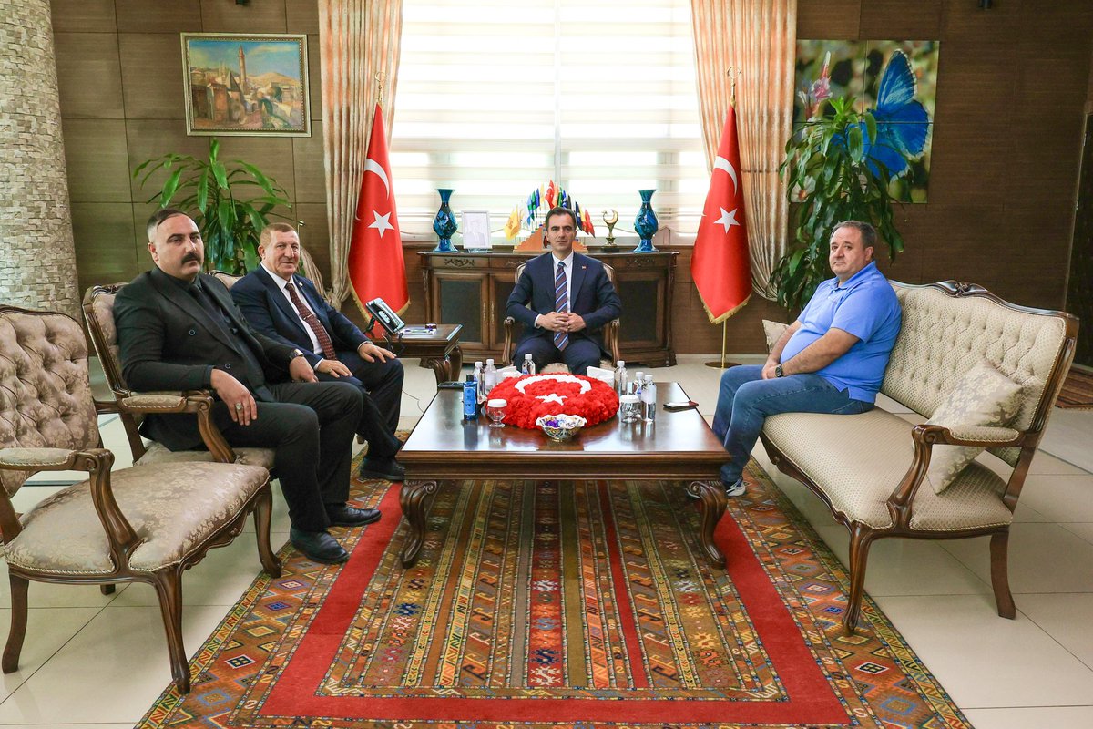 📌 Bitlis 28. Dönem AK Parti Milletvekili Adayı Dr. Cebrail Yakışır, Memur-Sen İl Başkanı Tahir Yoldaş, Diyanet-Sen  Şube Başkanı Behzat Durak, Türk-İş Sendikası Başkanı Mustafa Cengiz ve İlim Yayma Cemiyeti Şube Başkanı Hasan Fehmi Kara,

📌Milliyetçi Hareket Partisi (MHP)