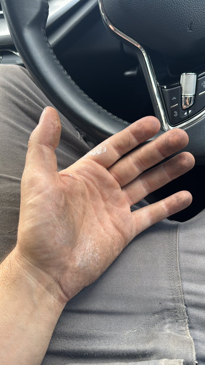 Ladies is it just me, or is there something sexy about a real man’s hard working dirty hands! Rough and tough hands capable of taking control but able to give you the gentle touch as well!!! Discuss below xx 💋💋💋