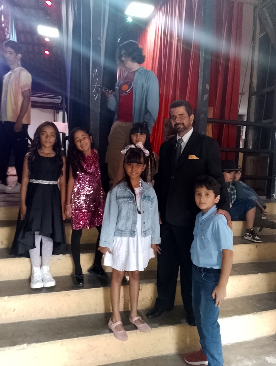 El Festival de Piano felicita a la @academiateresacarreno por su extraordinario cierre de año escolar 2024-2025.
A toda su directiva, personal administrativo y docentes siempre agradecidos por la colaboración hacia nuestra institución y seguimos adelante. Dios bendiga.