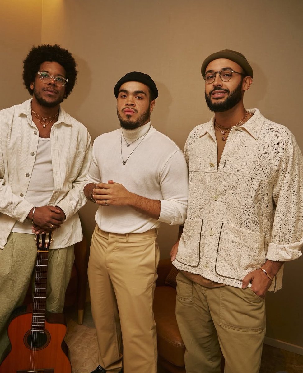 gilbertogil's tweet image. Hoje é aniversário do José,  caçula de Gil e @Floragil2222, marido de Mariá, pai das gêmeas Pina e Roma, baterista e produtor musical da turnê #TempoRei, 1/3 dos @oficialgilsons…. E muito mais!

A #EquipeGil te deseja um ano de muitas alegrias, José, parabéns 💙