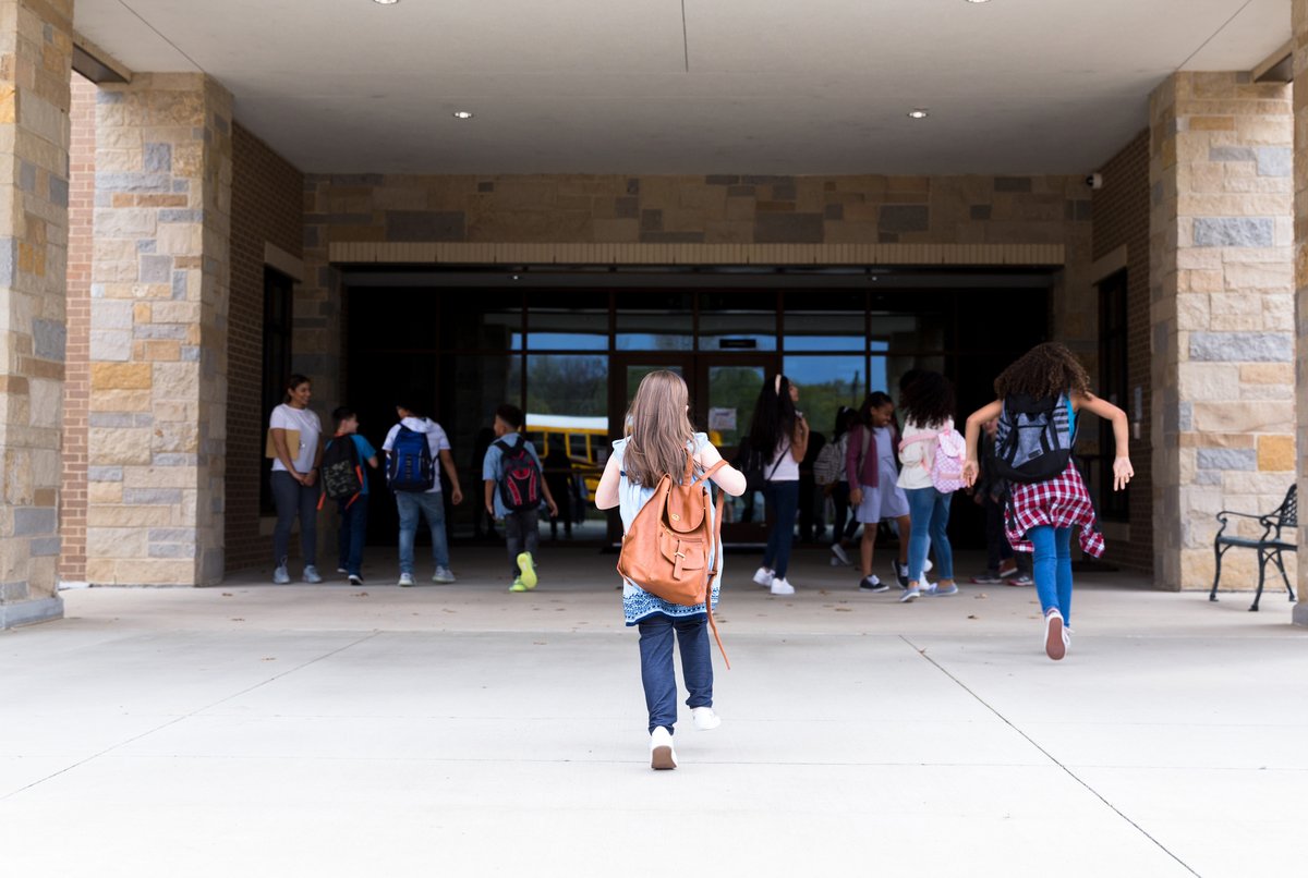 Military kids move often. That means new schools, new teachers, new first days, again and again.

The right first impression can change everything!

Read how schools can make #MilitaryFamilies  feel seen from Day 1 👇 
…oolresources.militaryfamilies.psu.edu/blog/first-imp…