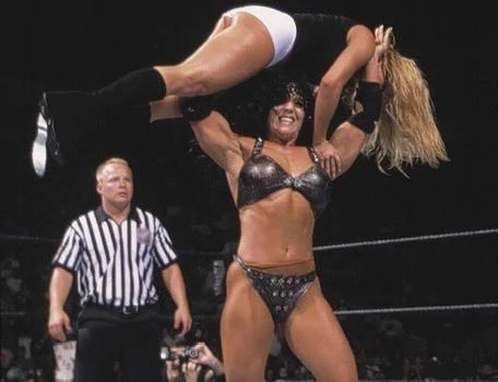 121875Raywwe1's tweet image. A Great Shot Of @ChynaJoanLaurer &amp;amp; @trishstratuscom From #SummerSlam 2000 25 Years Ago Today