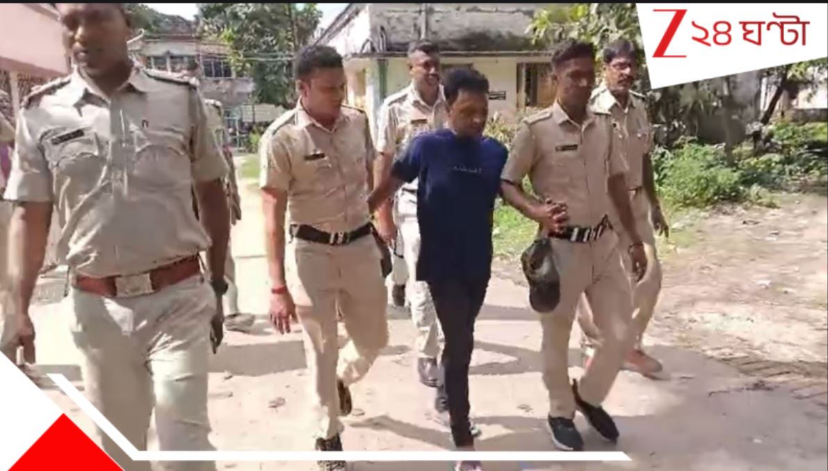 Zee24Ghanta's tweet image. পিশাচ পিসেমশাই, নাবালিকাকে বেঙ্গালুরুতে নিয়ে গিয়ে ৬ দিন ধ*র্ষণ....শেষে... 

#Krishnagar #MinorGirl #PhysicalAssault #Zee24ghanta  

সবিস্তারে পড়ুন..
zeenews.india.com/bengali/state/…