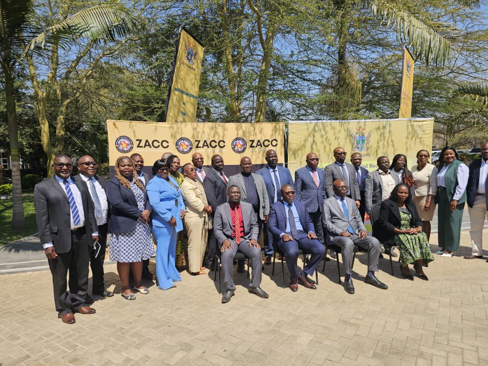cpczimbabwe's tweet image. Integrity: Our foundation
Today at Golden Conifer, our Board Chairperson, Ms.R. Zinyanduko, Board Members, and the CEO publicly signed their integrity pledges!
This commitment to ethical conduct, transparency, and fighting corruption strengthens our ability to protect consumers!