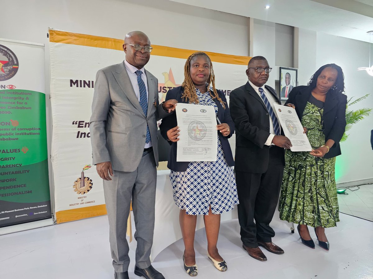 cpczimbabwe's tweet image. Integrity: Our foundation
Today at Golden Conifer, our Board Chairperson, Ms.R. Zinyanduko, Board Members, and the CEO publicly signed their integrity pledges!
This commitment to ethical conduct, transparency, and fighting corruption strengthens our ability to protect consumers!