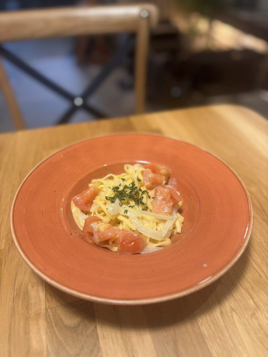 前菜の盛り合わせとパスタのランチセットが1100円！さすが大阪！安いっ！

これで味もよかったらな😇
完全に、なんか、レシピ間違った...？てかんじの😇