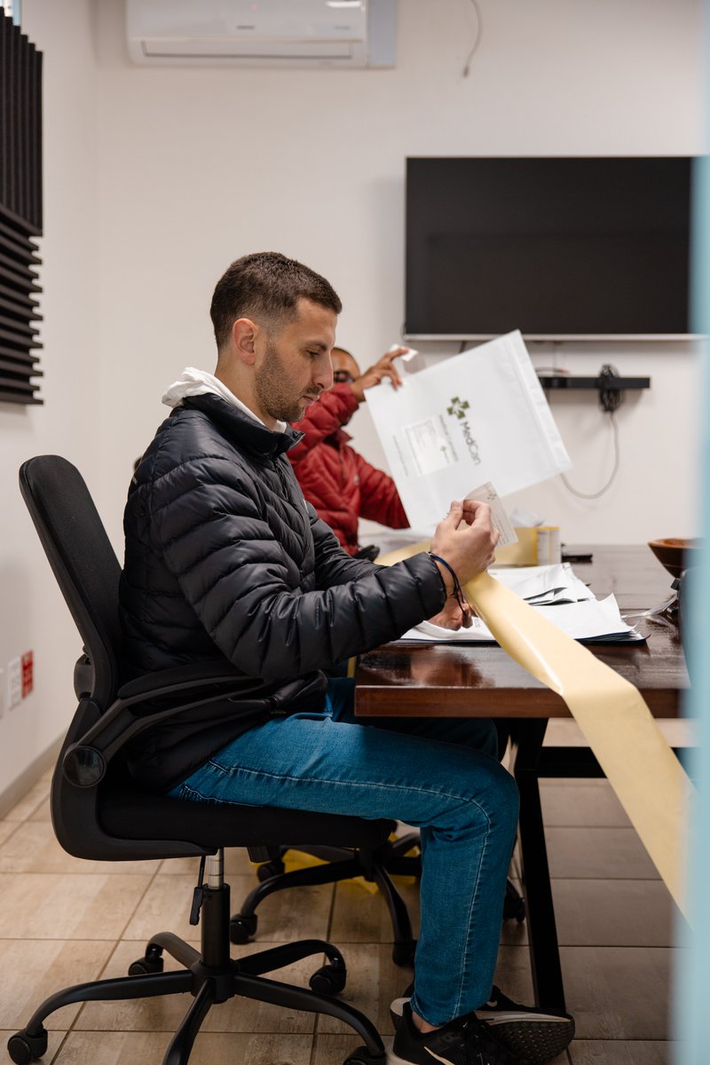 Our secret sauce? The people. 🌱 From growers to quality controllers, every hand raises the bar in every harvest. Want to see more behind the scenes? We’ve got stories worth sharing.