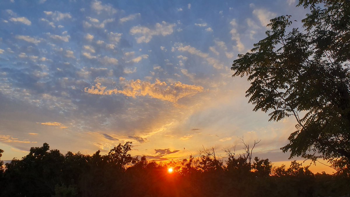 Zalazak snimljen iz Jadranova 🌅 ...
📸 Silvica Ahel Tintor