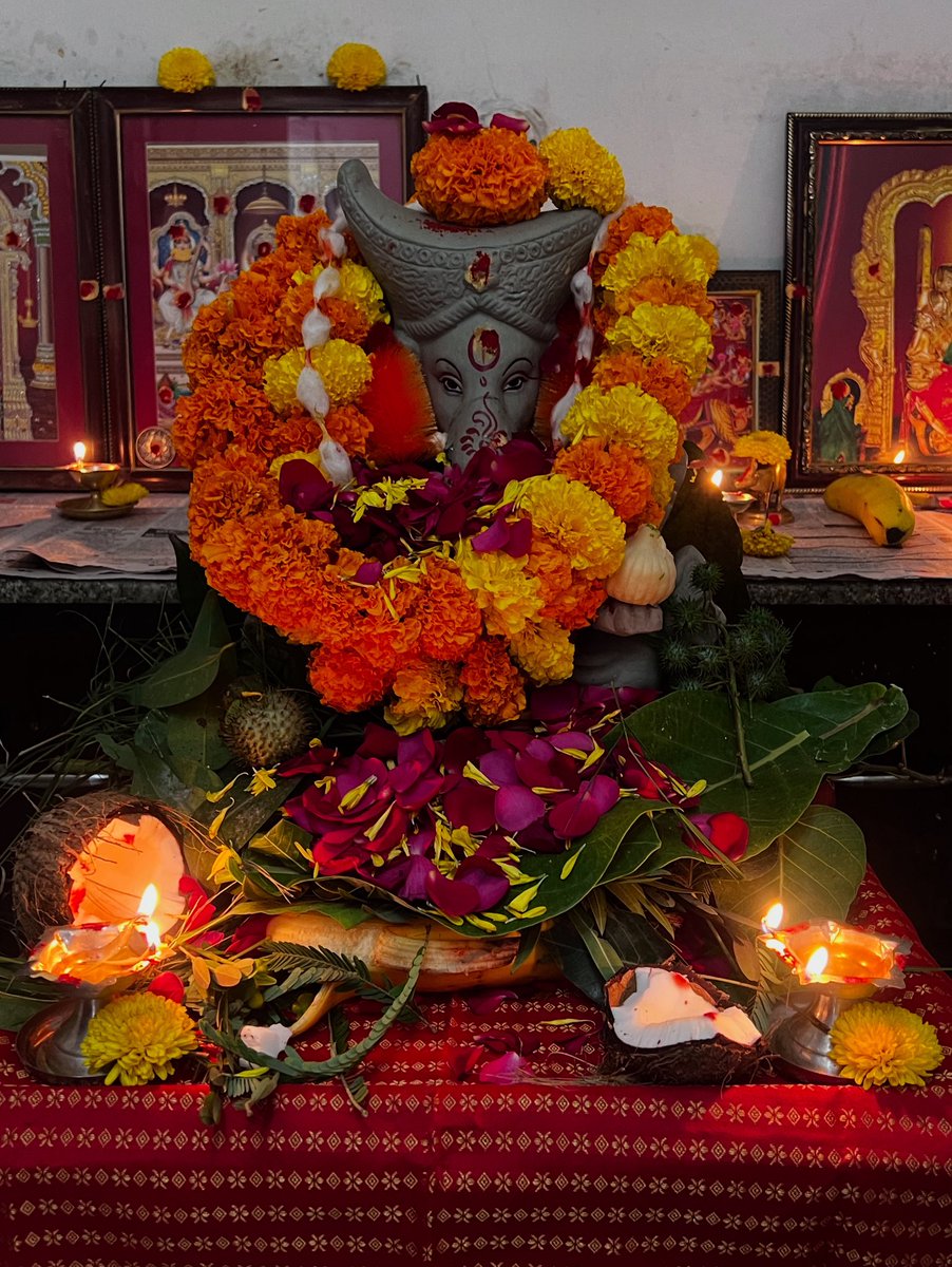 reddy5192's tweet photo. Happy Ganesh Chaturthi! 🕉️✨ May Lord Ganesha, the remover of obstacles, bless us with wisdom, strength, and success. 🙏
#GaneshChaturthi #GanapatiBappaMorya
#गणपति बप्पा मोरया, मंगल मूर्ति मोर��ा"🌸🌸
#వినాయక చవితి శుభాకాంక్షలు'🌸🌸 https://t.co/3uLTBoMk23