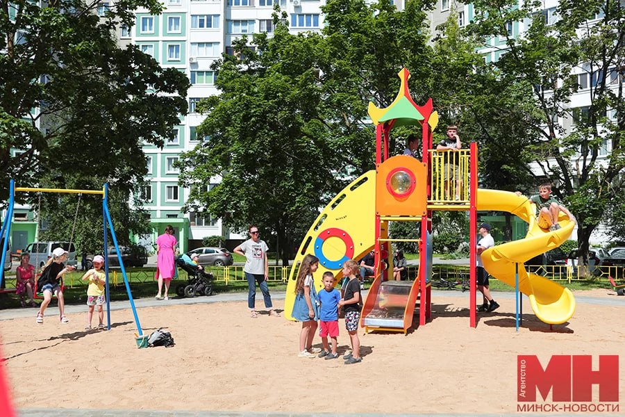 Hasta el 1 de agosto, 673 parques infantiles fueron renovados en Minsk.

🛝Las organizaciones de la vivienda se adhieren a la práctica establecida de equipar anualmente alrededor del 20% de los patios. El punto de referencia para 2025 es 880 parques.🇧🇾💪🏻