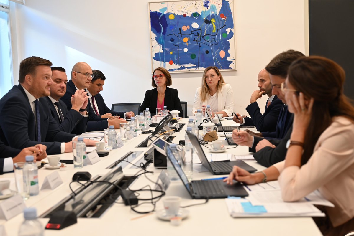 Ministarstvo financija Republike Hrvatske (@mfin_rh) on Twitter photo Misija <a href="/OECD/">OECD ➡️ Better Policies for Better Lives</a> u Zagrebu.
Finalizacija Izvješća II. Ekonomskog pregleda je posljednja stepenica koja nas dijeli od ulaska u društvo najrazvijenijih ekonomija! Misija <a href="/OECD/">OECD ➡️ Better Policies for Better Lives</a> u Zagrebu.
Finalizacija Izvješća II. Ekonomskog pregleda je posljednja stepenica koja nas dijeli od ulaska u društvo najrazvijenijih ekonomija!