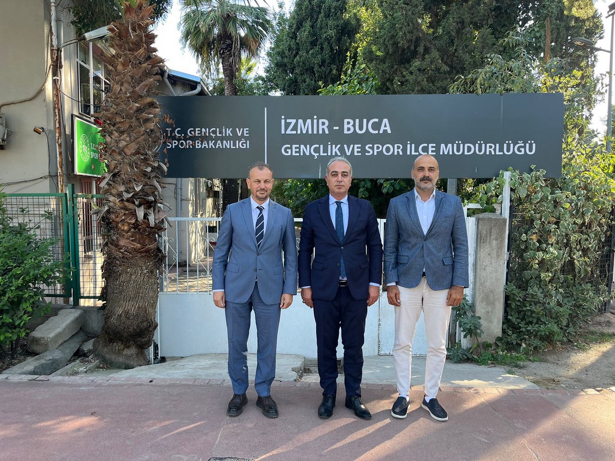 BucaKaymakamlk's tweet photo. Kaymakamımız Sayın Muhammed GÜRBÜZ, İlçe Gençlik ve Spor Müdürlüğünü ziyaret ederek İlçe Gençlik ve Spor Md. Murat SARIER ve Mustafa Kemal Gençlik Merkezi Md. Serkan ÖZMEN ile bir araya geldi. https://t.co/foiOBSozHN