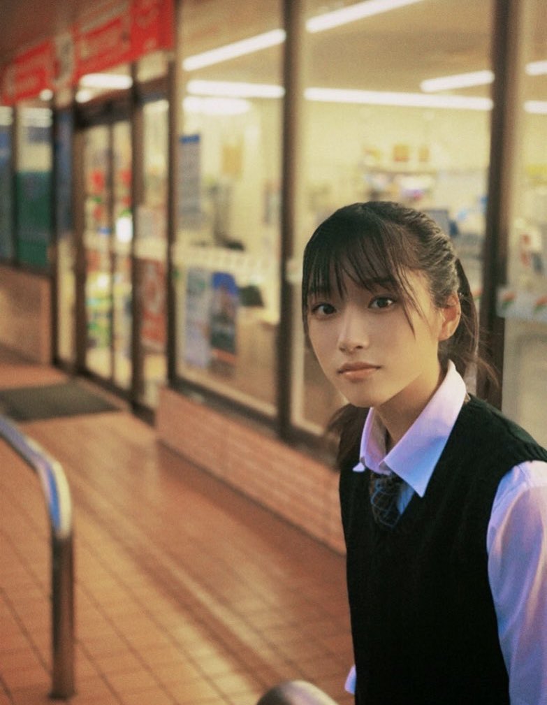 懐かしい写真。駅で男子と取っ組み合いの喧嘩になり親が迎えにきた日。ぼっちだからイジメにあった時もあるけど、私はその度に反撃したわ