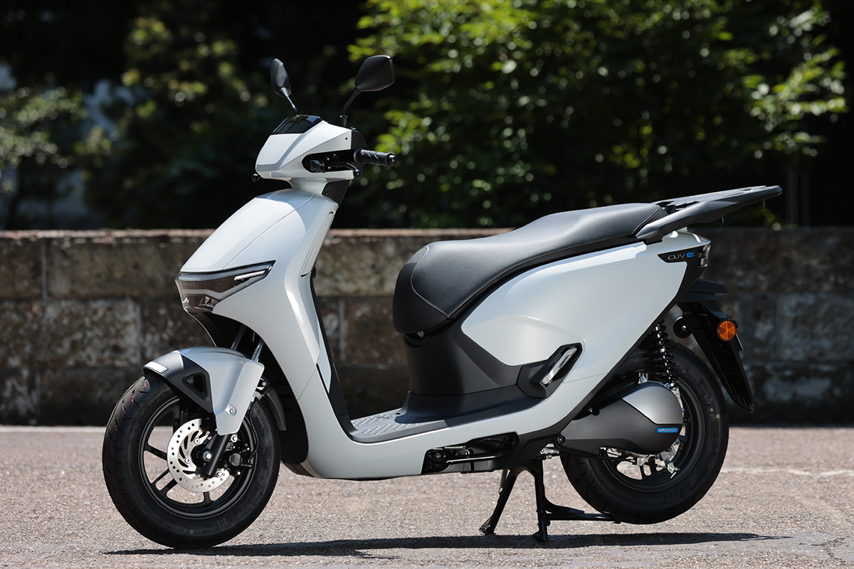 tandemstyle's tweet photo. 【HONDA CUV e:試乗記】125cc相当の最新電動スクーターは静かに力強く走る1台 | タンデムスタイル
https://t.co/0U8ftQuAFh
#タンデムスタイル #バイク #ビギナー #HONDA #CUVe #電動スクーター https://t.co/ibnigV9jwi