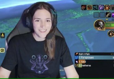 J’ai reçu plein de compliments sur mon t-shirt lors du live <a href="/Warcraft_FR/">Warcraft FR</a> d’hier 😁

Encore + d’actualité que jamais, il est dispo chez <a href="/Fulllife_fr/">Fulllife</a> !

Et tu peux obtenir des réduc en ouvrant ma capsule une fois par mois : full.life/kahu ☺️ 

Alors tu vas craquer ?