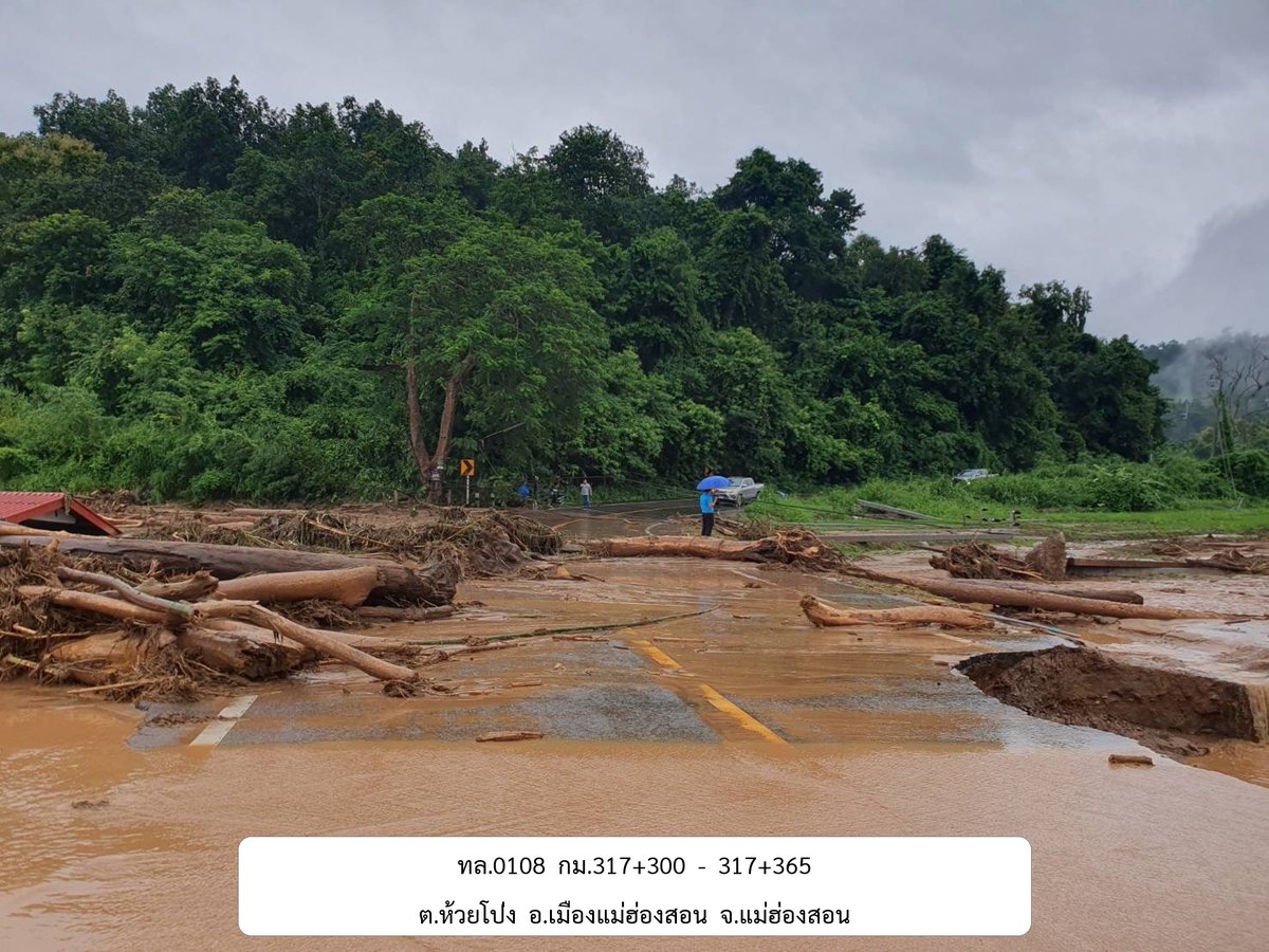 DOH_OF_1_CM's tweet image. 🚨 สถานการณ์น้ำท่วมทางหลวง จังหวัดแม่ฮ่องสอน 🌧️
จากอิทธิพลของพายุ “คาจิกิ” ทำให้ฝนตกหนักต่อเนื่อง ส่งผลกระทบเส้นทางจราจรสำคัญ 🚫
ติดตามข้อมูลข่าวสาร

📷Facebook: facebook.com/DOHOF1CM

#สำนักงานทางหลวงที่1
#กรมทางหลวง
#แม่ฮ่องสอน
#กรมทางหลวง 
#น้ำท่วม 
#พายุคาจิกิ 
#อัปเดตจราจร