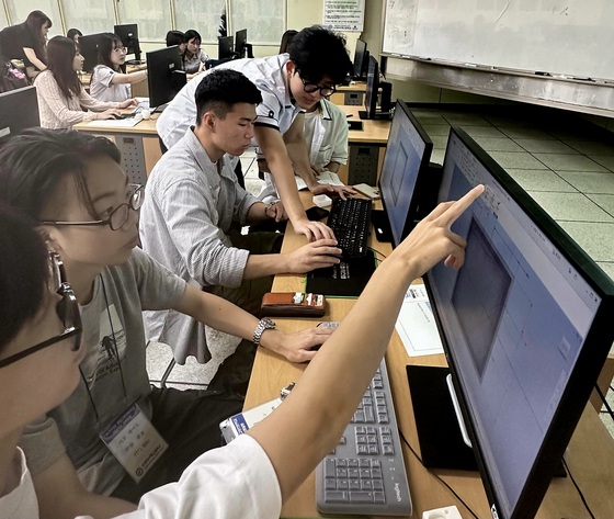 todaykin2021's tweet image. [경기도교욱청] 수원하이텍고–日 아사히카와고전, 16년째 국제 교류… 전공 기반 공동 실습으로 발전
#수원교육지원청 #수원하이텍고 #아사히카와고전 #국제교류 #직업교육 #글로벌협력
todaykin.com/14373