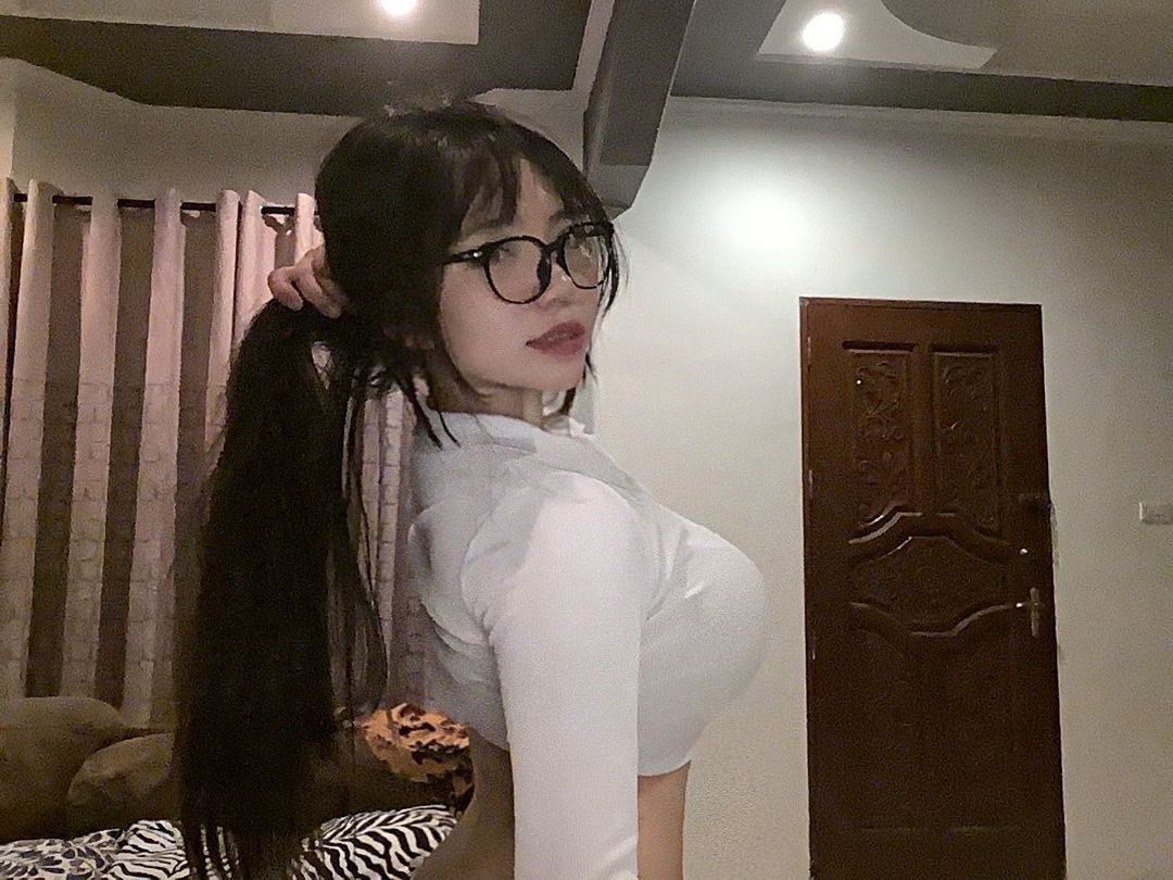 Vùng biển có gái đẹp