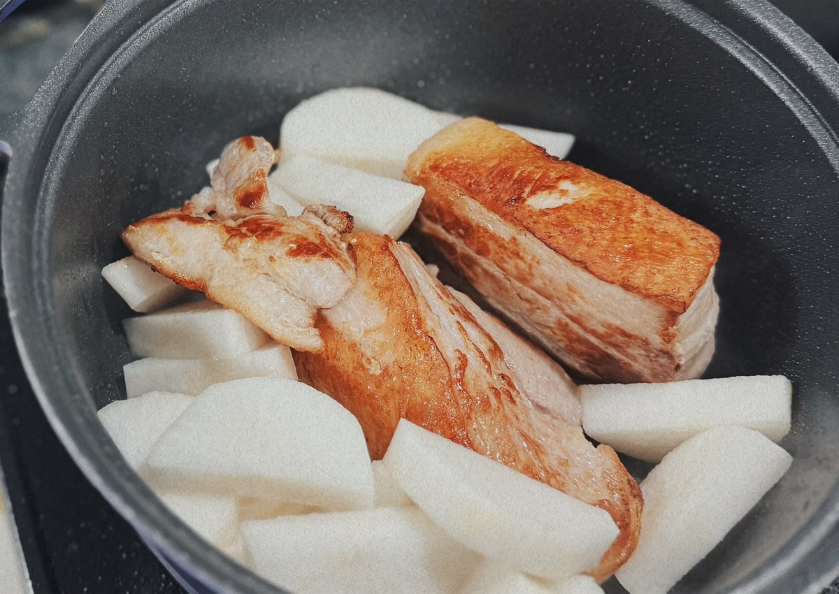 チャーシューのような角煮のような。