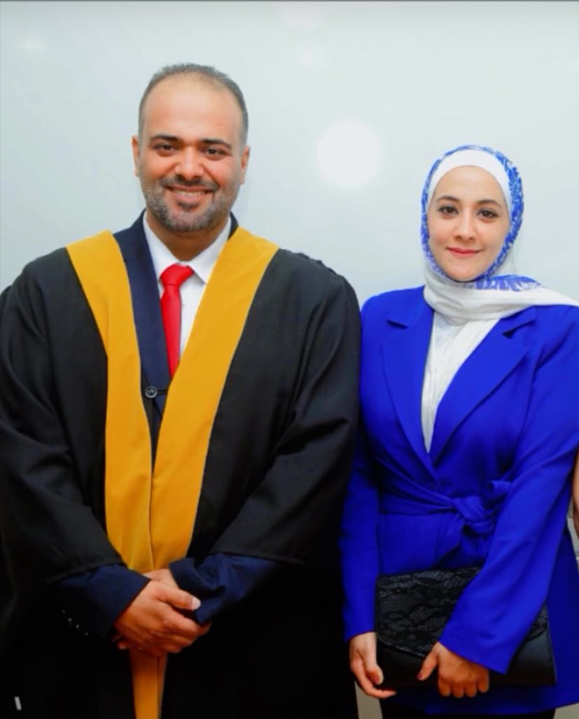 t_alhusan's tweet image. أخوي زميل الدراسة وزميل التخصص وزميل الجامعة فخورة فيك جدًا دكتور قاسم ،  الله يبارك بعلمنا ونكون خير من يمثل الإرشاد النفسي .
مبارك درجة الدكتوراة ❤️